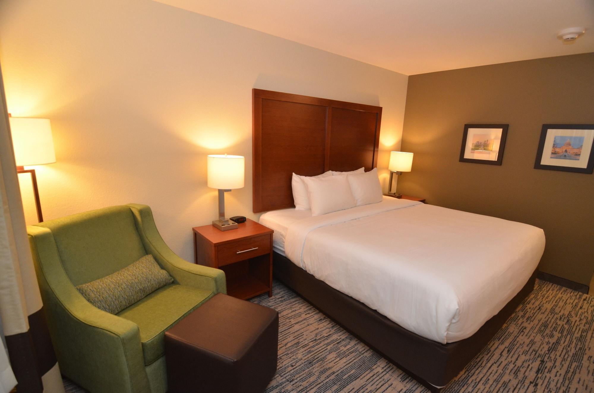 Comfort Inn & Suites West Des Moines Exterior photo